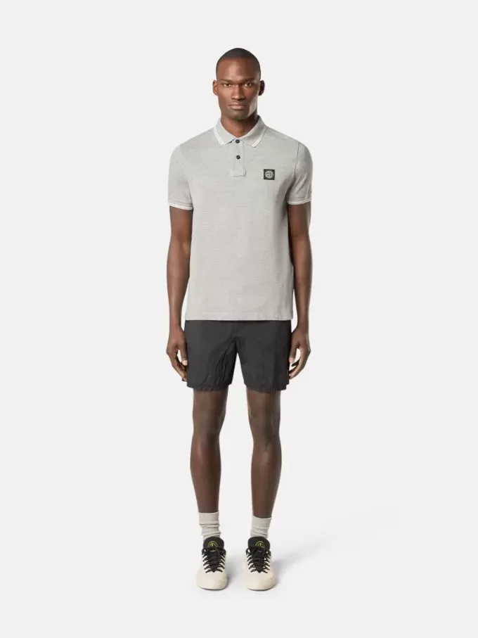 Polo à manches courtes slim fit avec détails rayés Polo à manches courtes slim fit avec détails rayés
