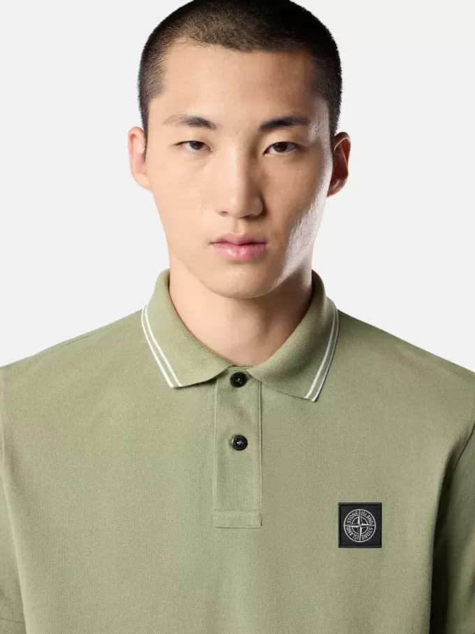 Polo à manches courtes slim fit avec détails rayés Polo à manches courtes slim fit avec détails rayés