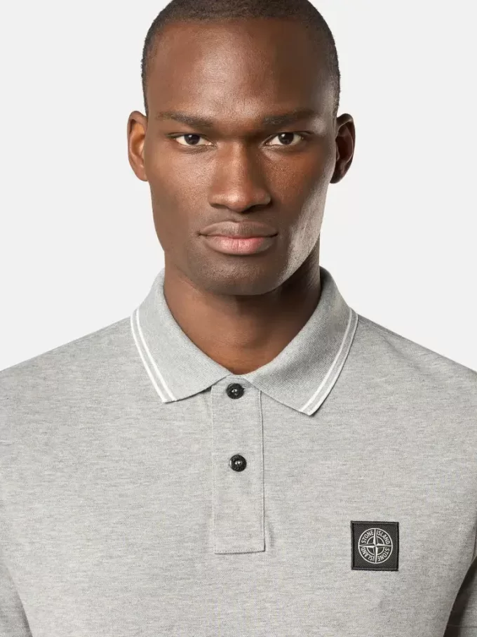Polo à manches courtes slim fit avec détails rayés Polo à manches courtes slim fit avec détails rayés
