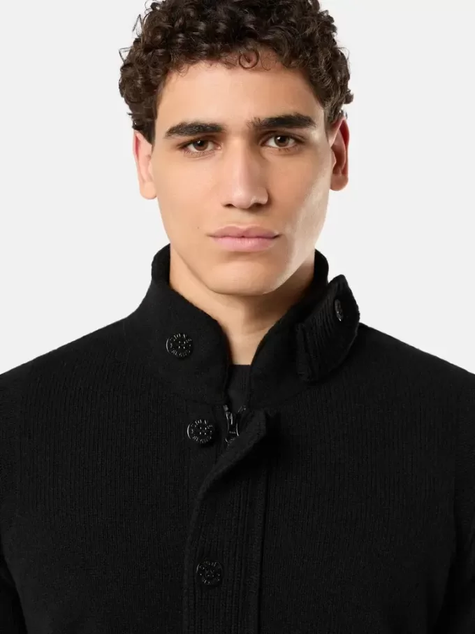 Pull boutonné avec bords en feutre Pull boutonné avec bords en feutre