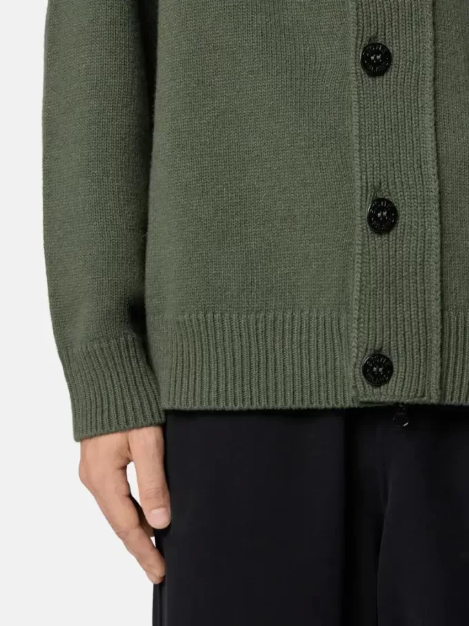 Pull boutonné avec bords en feutre Pull boutonné avec bords en feutre
