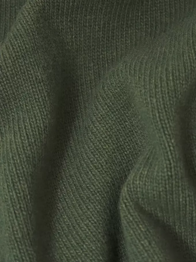 Pull boutonné avec bords en feutre Pull boutonné avec bords en feutre
