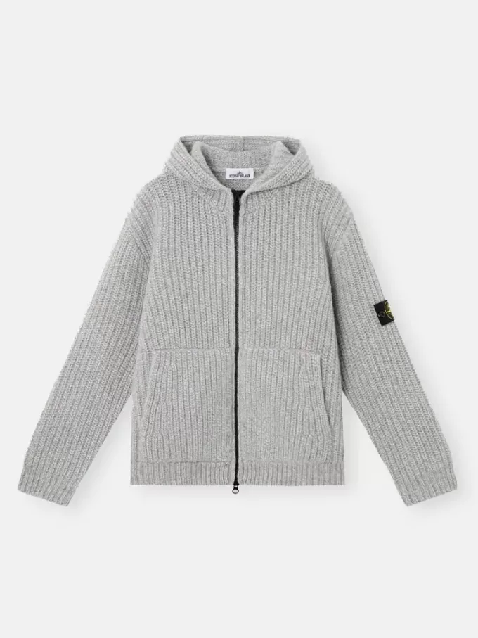 Pull à capuche zippé avec poches et côtes de pêcheur.