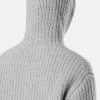 Pull à capuche zippé avec poches et côtes de pêcheur.