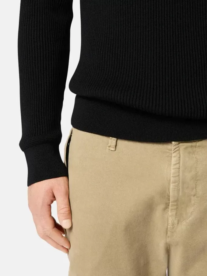 Pull à col rond avec bordures côtelées
