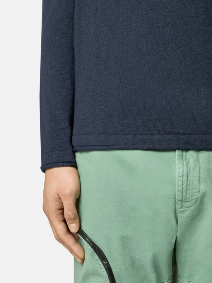 Pull à col rond avec petits détails roulés