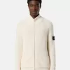 Pull zippé avec poches et côtes de pêcheur. Pull zippé avec poches et côtes de pêcheur.