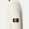 Pull zippé avec poches et côtes de pêcheur. Pull zippé avec poches et côtes de pêcheur.