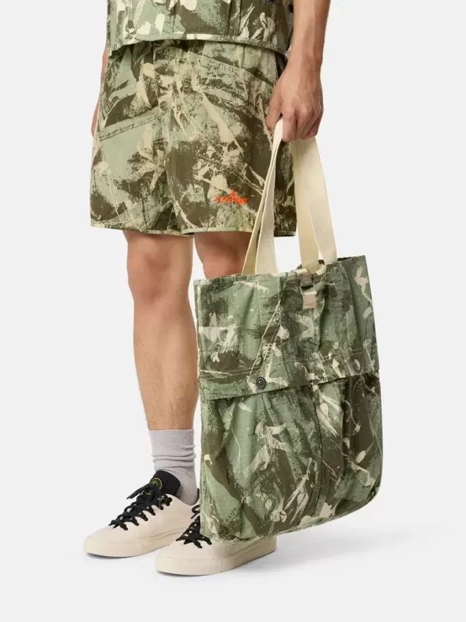 Sac fourre-tout avec poches et logo Sac fourre-tout avec poches et logo