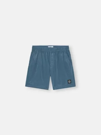 Short de bain coupe classique avec poches et doublure en maille.
