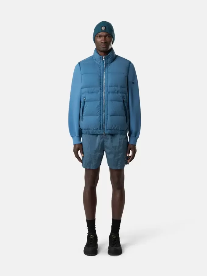 Short de bain coupe classique avec poches et doublure en maille. Short de bain coupe classique avec poches et doublure en maille.