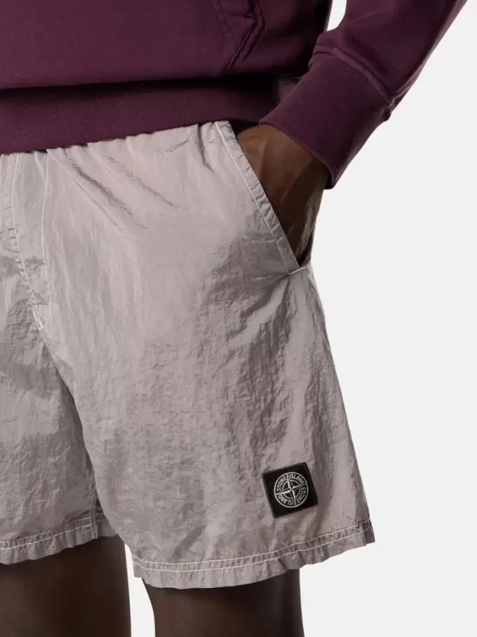 Short de bain coupe classique avec poches et doublure en maille. Short de bain coupe classique avec poches et doublure en maille.