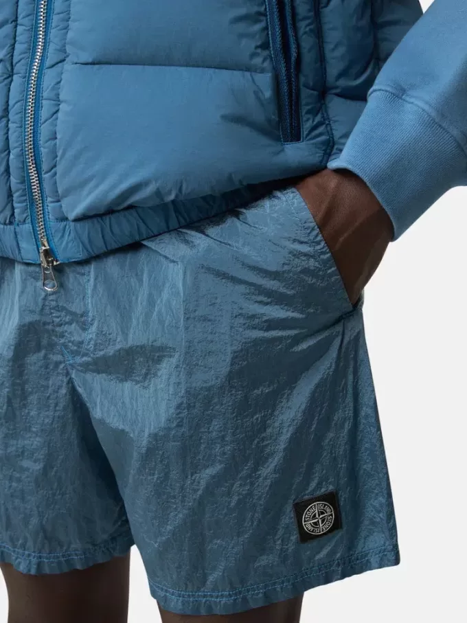 Short de bain coupe classique avec poches et doublure en maille. Short de bain coupe classique avec poches et doublure en maille.