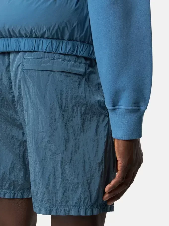 Short de bain coupe classique avec poches et doublure en maille. Short de bain coupe classique avec poches et doublure en maille.