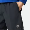 Short de bain mi-long à coupe classique avec poches
