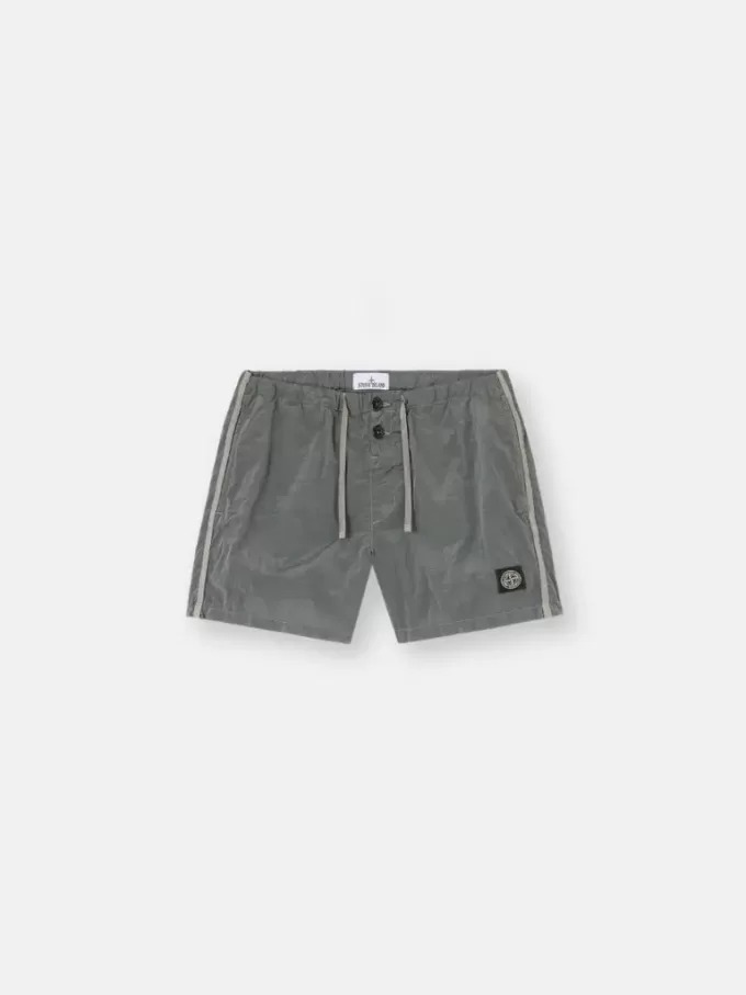 Short de bain slim fit avec poches et doublure en maille Short de bain slim fit avec poches et doublure en maille