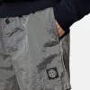 Short de bain slim fit avec poches et doublure en maille Short de bain slim fit avec poches et doublure en maille