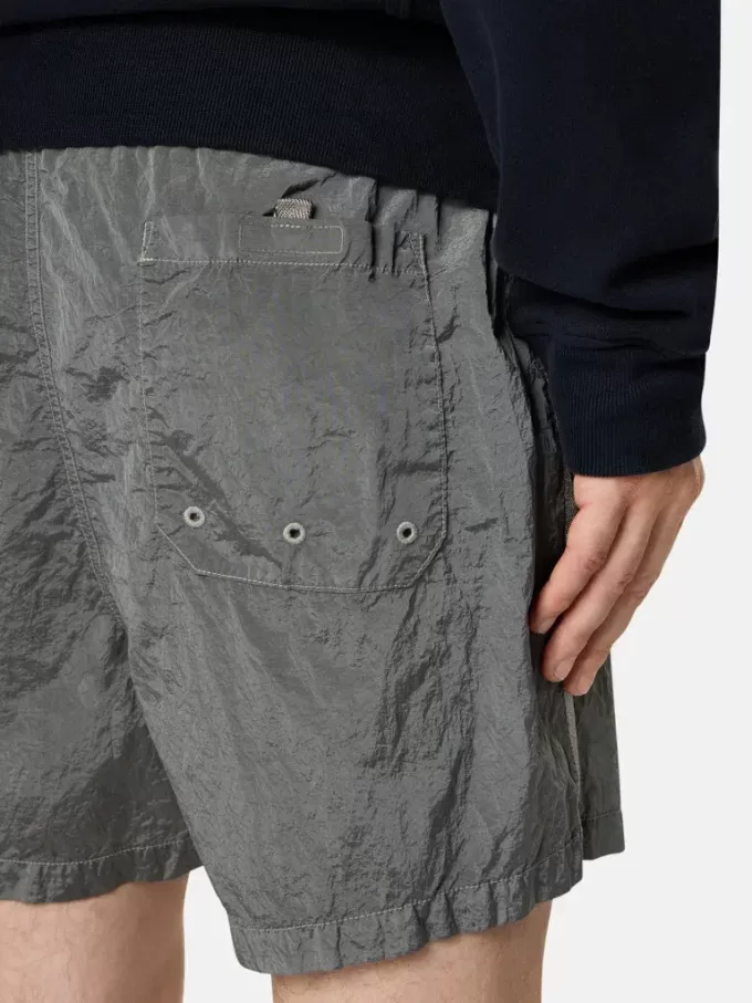 Short de bain slim fit avec poches et doublure en maille Short de bain slim fit avec poches et doublure en maille