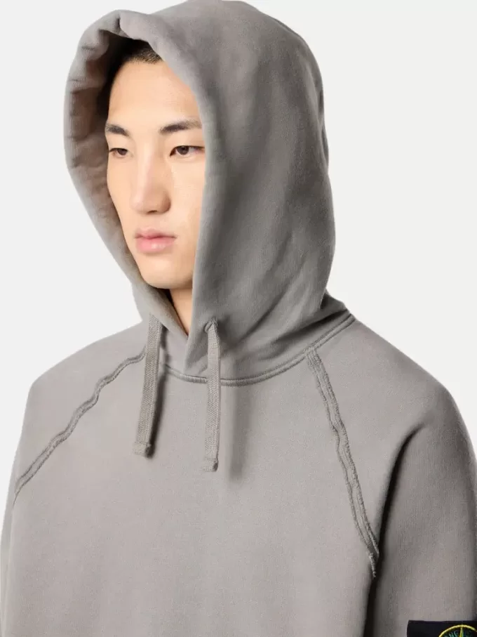 Sweat à capuche oversize avec manches raglan.