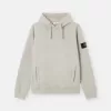 Sweat-shirt à capuche coupe classique avec poche kangourou.