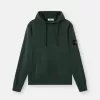 Sweat-shirt à capuche coupe classique avec poche kangourou.