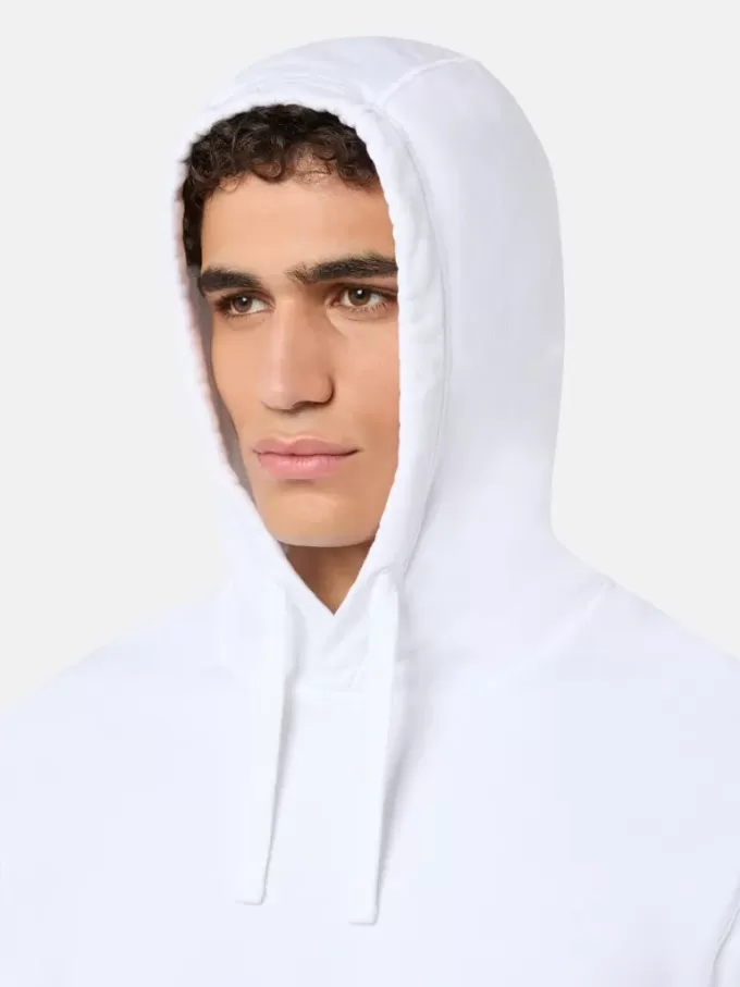 Sweat-shirt à capuche coupe classique avec poche kangourou.