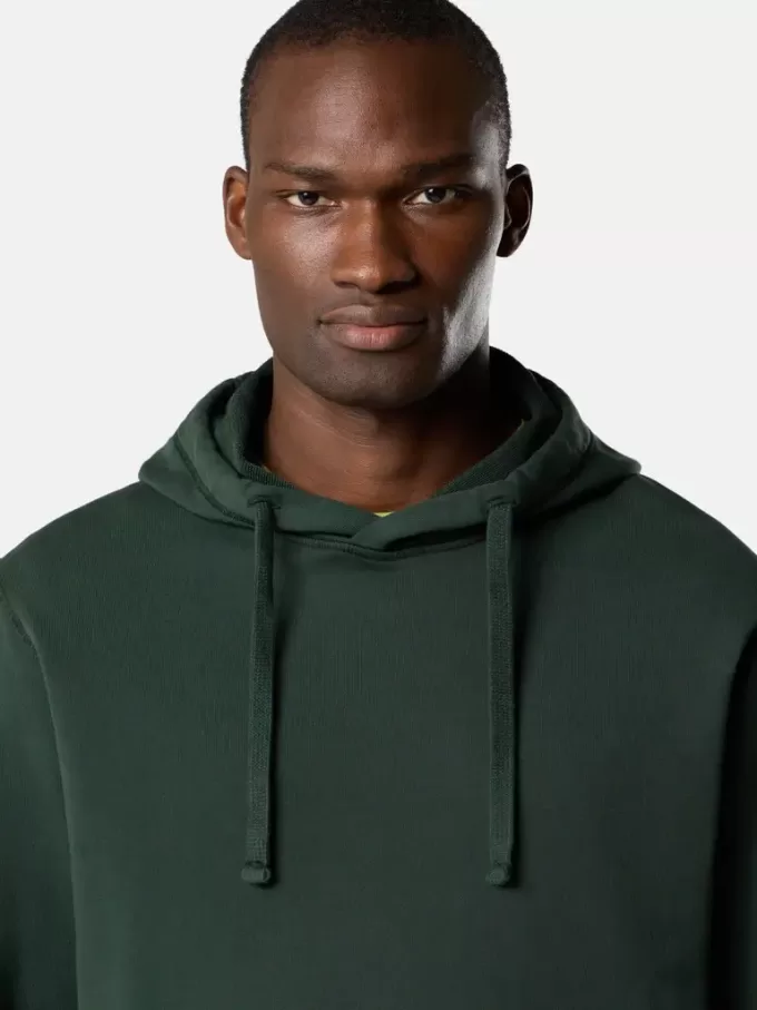 Sweat-shirt à capuche coupe classique avec poche kangourou.