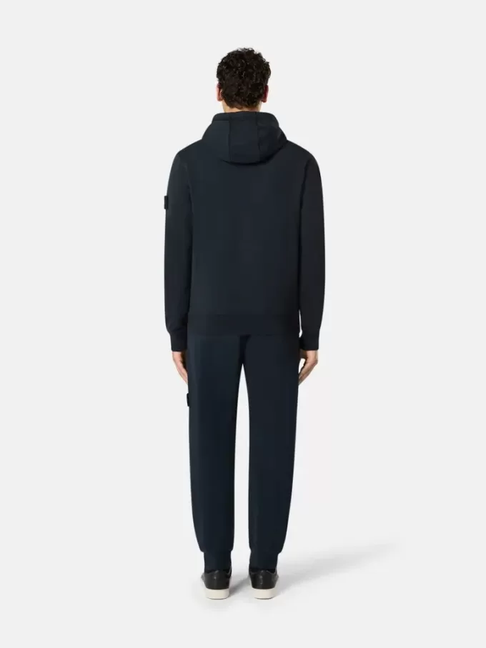 Sweat-shirt à capuche coupe classique avec poche kangourou.