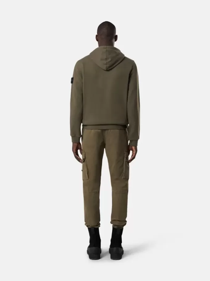 Sweat-shirt à capuche coupe classique avec poche kangourou.