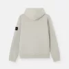 Sweat-shirt à capuche coupe classique avec poche kangourou.