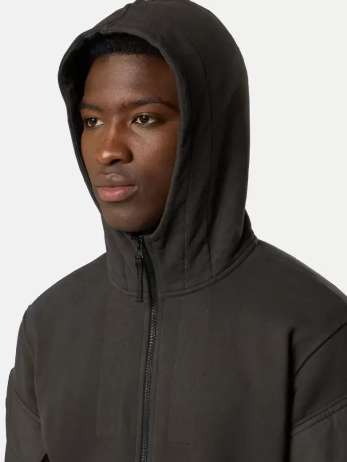Sweat-shirt à capuche et fermeture éclair, coupe classique, avec poches sur les manches.