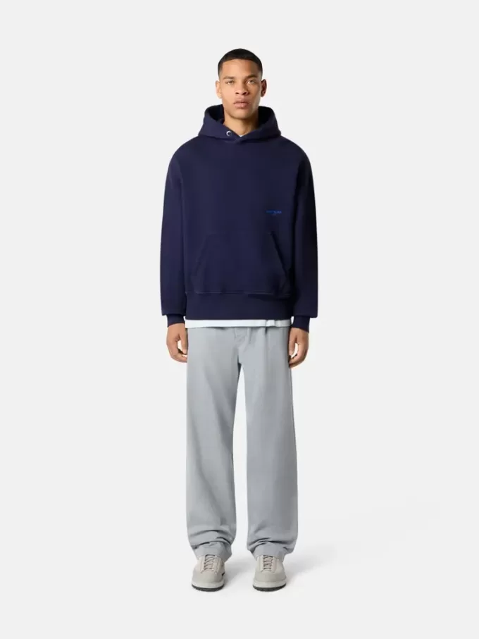Sweat-shirt à capuche oversize avec poche kangourou. Sweat-shirt à capuche oversize avec poche kangourou.