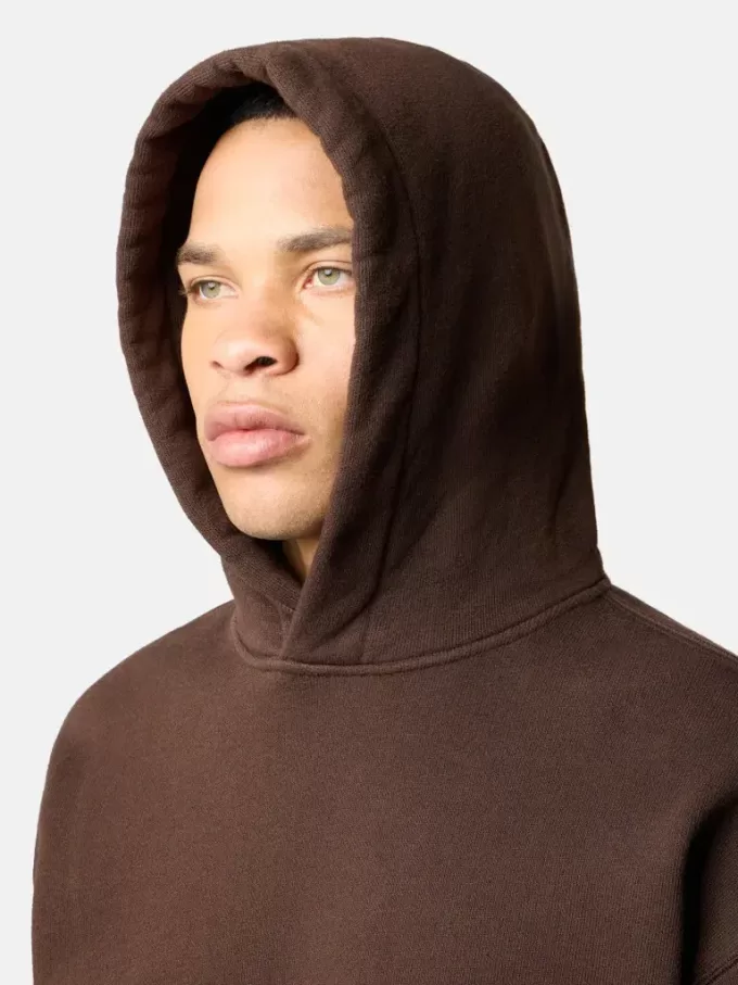 Sweat-shirt à capuche oversize avec poche kangourou. Sweat-shirt à capuche oversize avec poche kangourou.