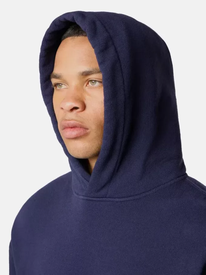 Sweat-shirt à capuche oversize avec poche kangourou. Sweat-shirt à capuche oversize avec poche kangourou.
