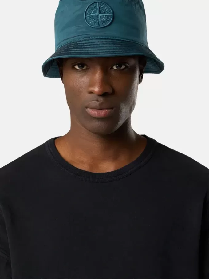 Sweat-shirt à col rond et coupe classique avec poches sur les manches Sweat-shirt à col rond et coupe classique avec poches sur les manches