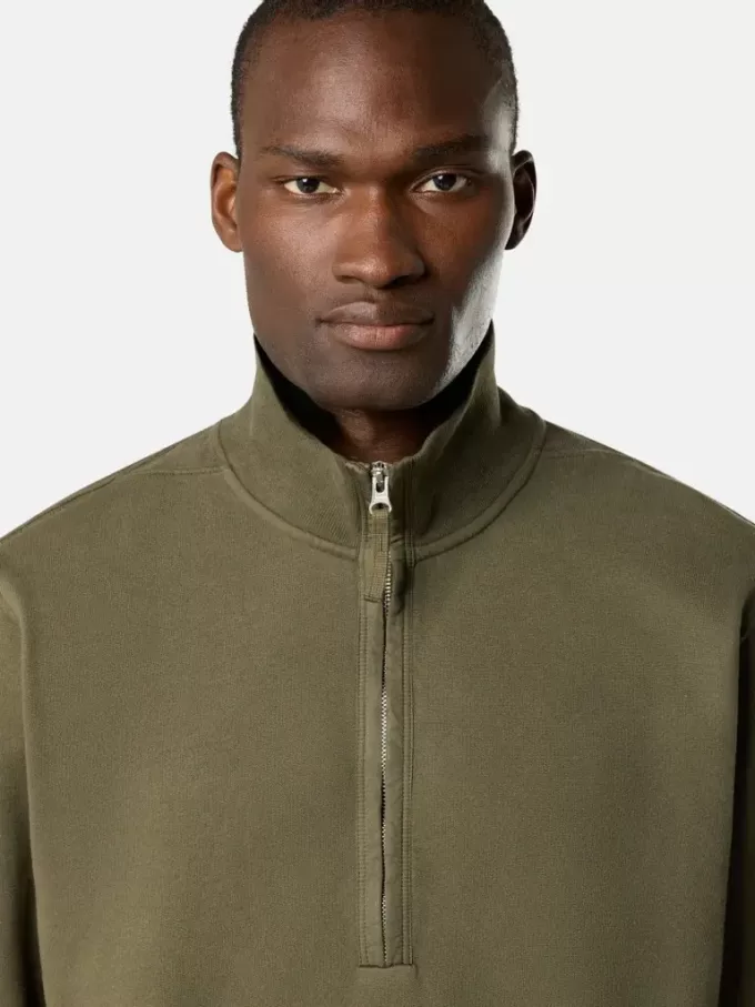 Sweat-shirt à demi-zip et coupe classique avec empiècements côtelés Sweat-shirt à demi-zip et coupe classique avec empiècements côtelés