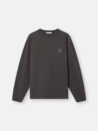 T-shirt à manches longues et coupe classique avec patch Compass ton sur ton T-shirt à manches longues et coupe classique avec patch Compass ton sur ton