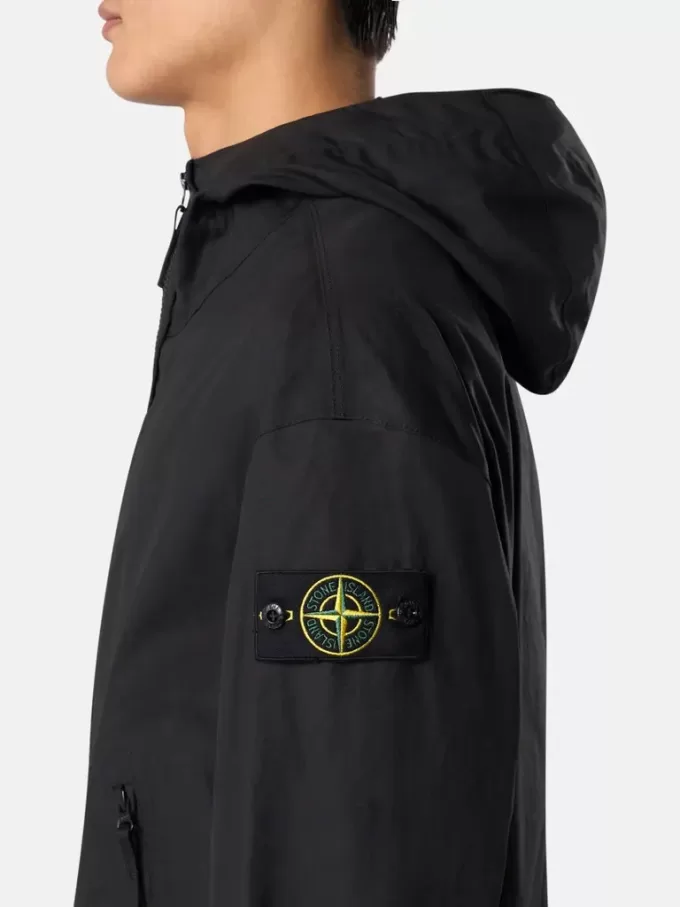 Veste à capuche avec barrière tous temps et protection anti-chute Veste à capuche avec barrière tous temps et protection anti-chute
