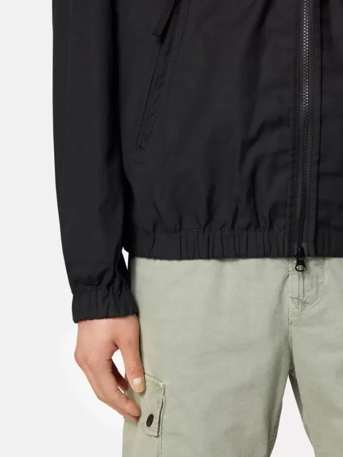 Veste à capuche avec barrière tous temps et protection anti-chute Veste à capuche avec barrière tous temps et protection anti-chute