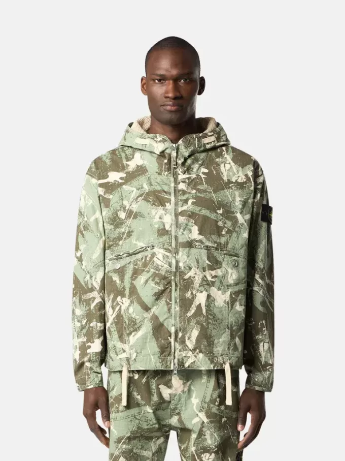 Veste à capuche avec imprimé camouflage et traitement anti-gouttes Veste à capuche avec imprimé camouflage et traitement anti-gouttes