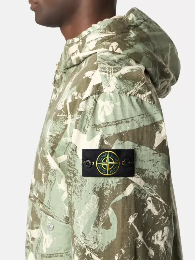 Veste à capuche avec imprimé camouflage et traitement anti-gouttes Veste à capuche avec imprimé camouflage et traitement anti-gouttes