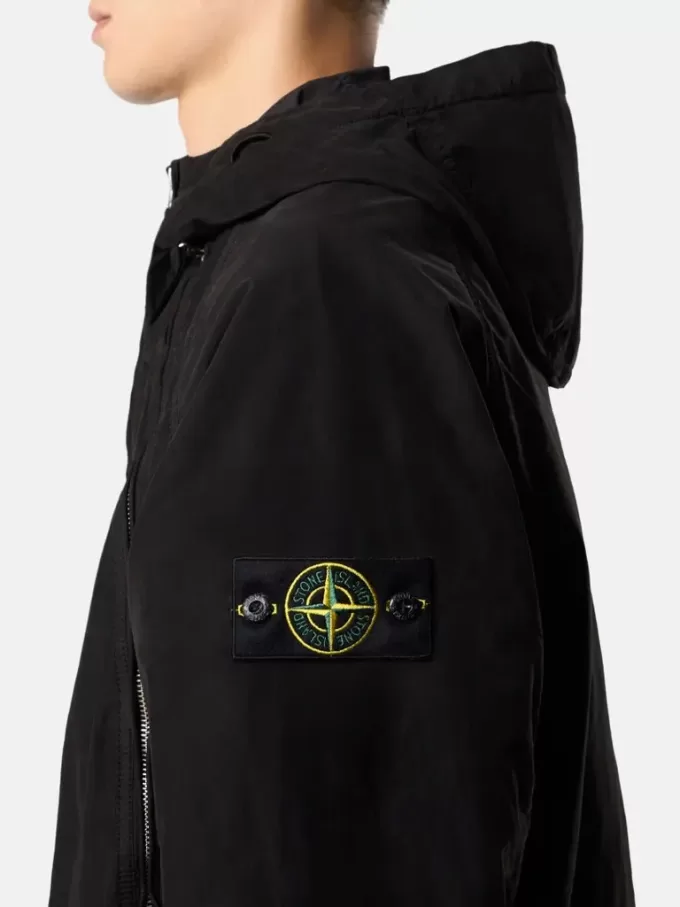 Veste à capuche avec poches anti-chute et zippées Veste à capuche avec poches anti-chute et zippées