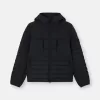 Veste à capuche avec tunnels sans coutures pour les plumes et système anti-chute Veste à capuche avec tunnels sans coutures pour les plumes et système anti-chute