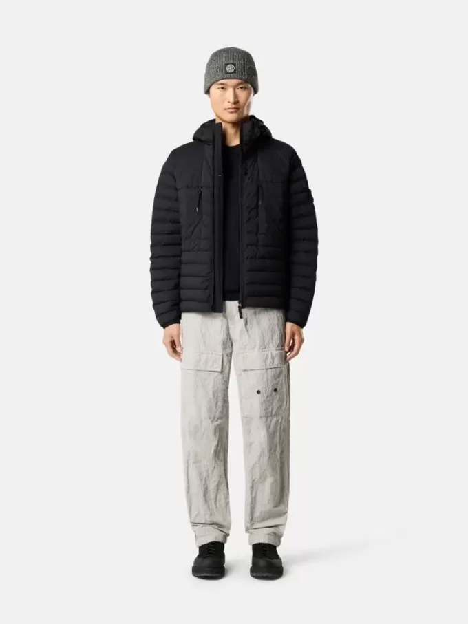 Veste à capuche avec tunnels sans coutures pour les plumes et système anti-chute Veste à capuche avec tunnels sans coutures pour les plumes et système anti-chute