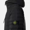 Veste à capuche avec tunnels sans coutures pour les plumes et système anti-chute Veste à capuche avec tunnels sans coutures pour les plumes et système anti-chute