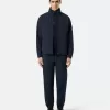 Veste coupe-vent et imperméable avec capuche dissimulée Veste coupe-vent et imperméable avec capuche dissimulée