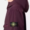 Veste de terrain à capuche avec poches anti-chute et à boutons-pression. Veste de terrain à capuche avec poches anti-chute et à boutons-pression.