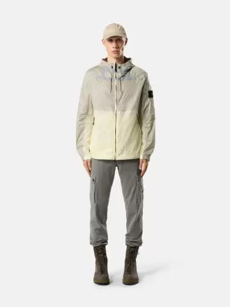 Veste légère à capuche avec détails anti-chute et réfléchissants Veste légère à capuche avec détails anti-chute et réfléchissants