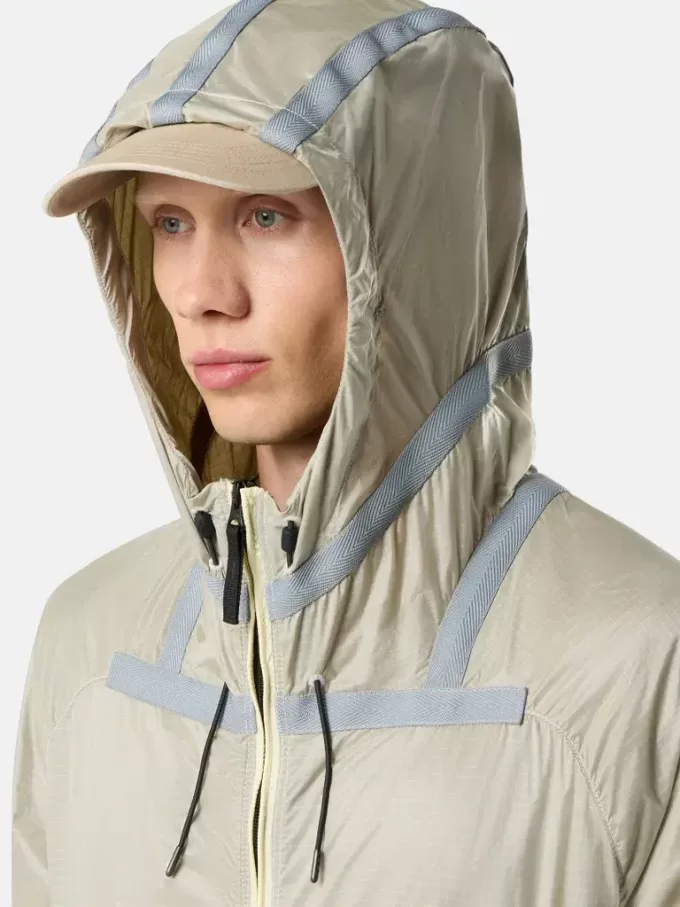 Veste légère à capuche avec détails anti-chute et réfléchissants Veste légère à capuche avec détails anti-chute et réfléchissants