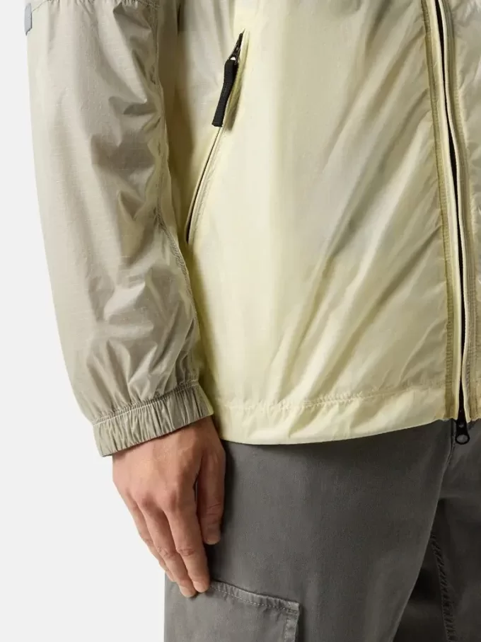 Veste légère à capuche avec détails anti-chute et réfléchissants Veste légère à capuche avec détails anti-chute et réfléchissants